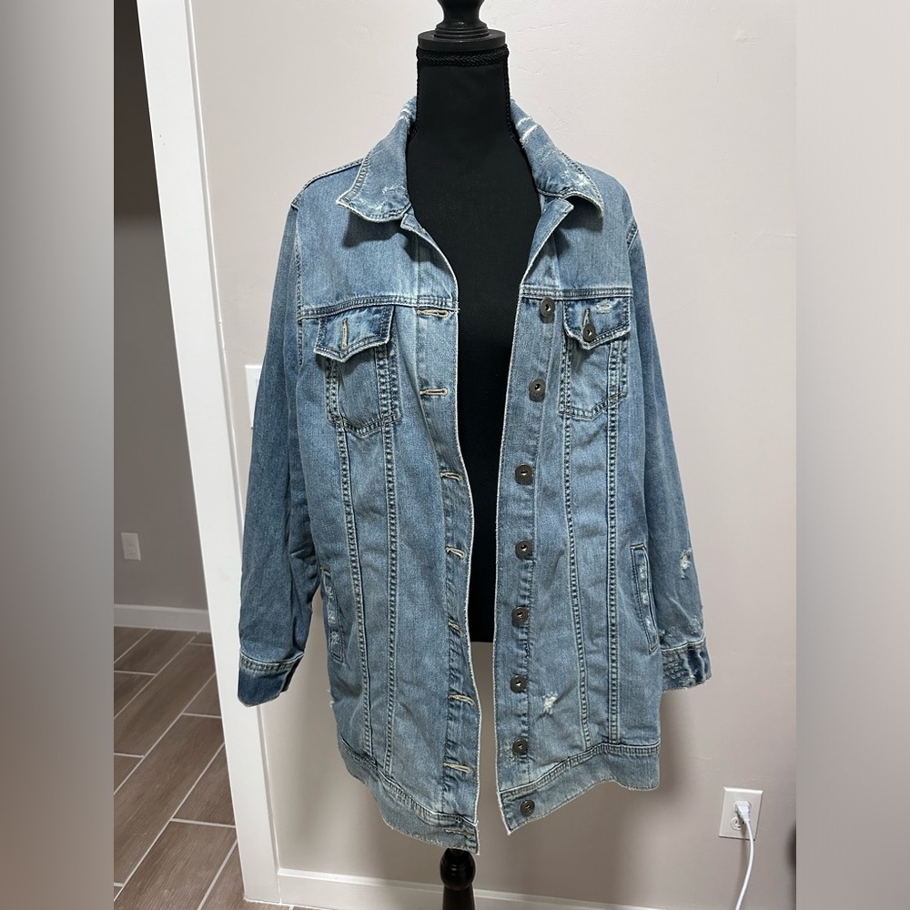 Torrid Womans Sz 1 (14,16) Blue Denim Trucker Medium Wash Jean Jacket Distressed